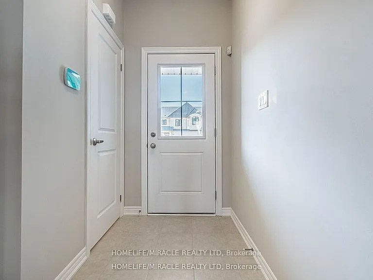 140 Aquasanta Cres — Photo 3