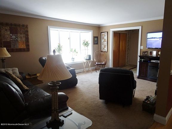 3rd image of 31 Laurelwyck Dr
