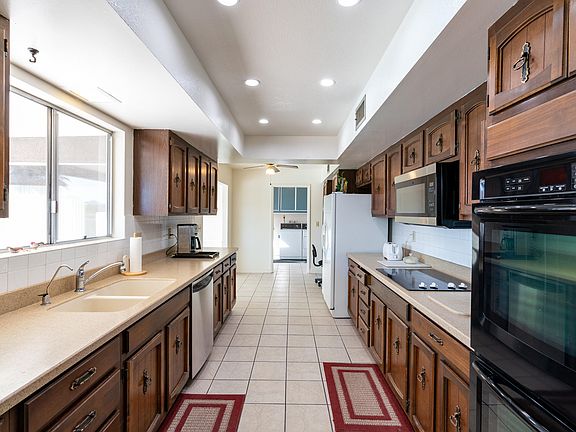 3rd image of 971 Southwind Ln