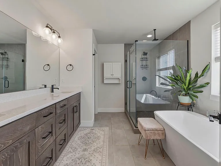 1008 NE Whistle Way — Photo 16