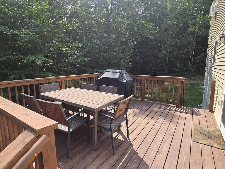 14x14 deck with patio set & gas grill