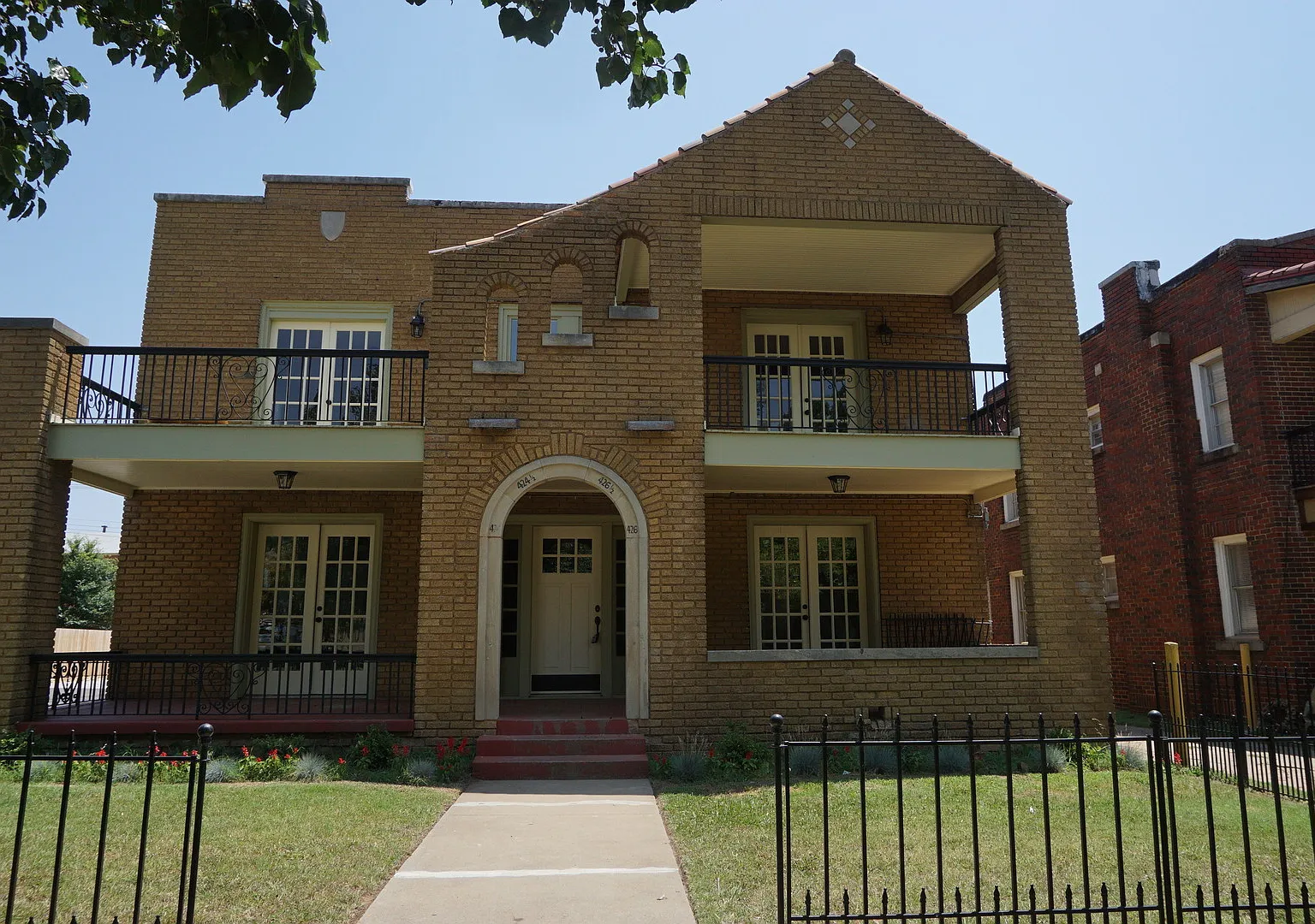 Uptown-424 N W 24th Street — Photo 1