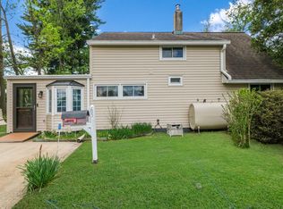 65 Inwood Rd, Levittown, PA 19057