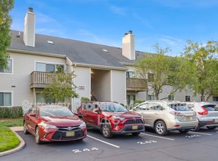902 Aspen Dr, Plainsboro, NJ 08536