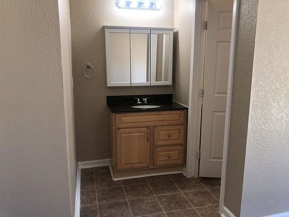 5th image of 1333 Hutchinson Ave