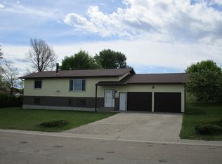 109 7th Ave NW, Watford City, ND 58854