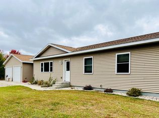 N2406 Skyview Ln, Waupaca, WI 54981