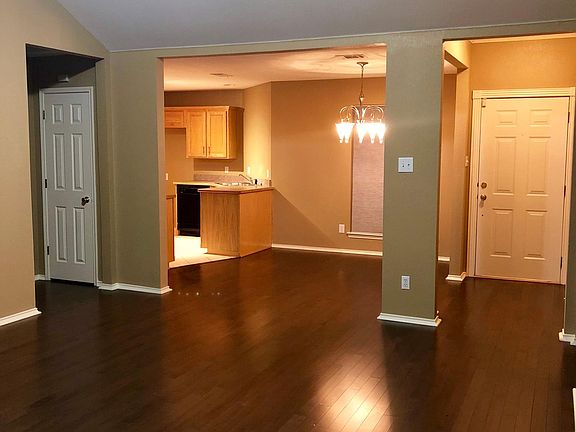4th image of 1040 Thistle Meade Cir