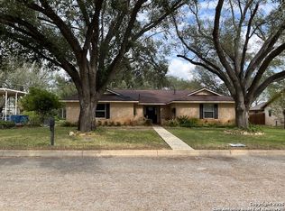 1216 Mockingbird Cir, Pleasanton, TX 78064