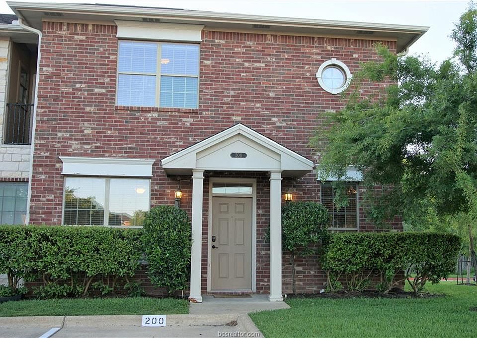 1st image of 200 Forest Dr