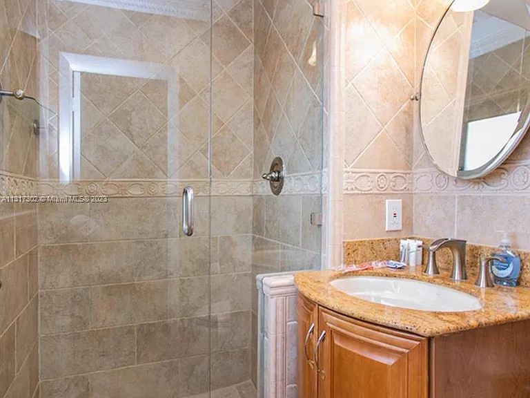 714 Harrison St — Photo 22