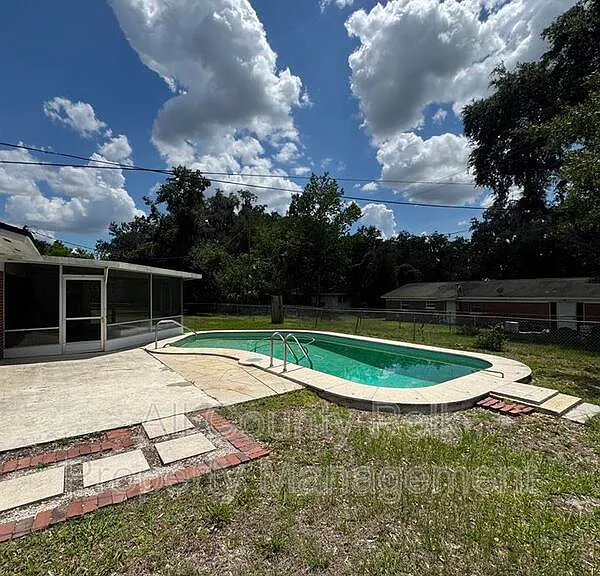 2255 E Helen Cir — Photo 31