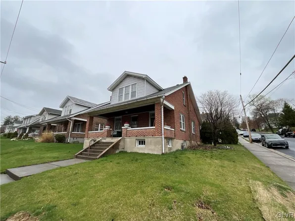 300 Mauch Chunk St, Nazareth, PA 18064