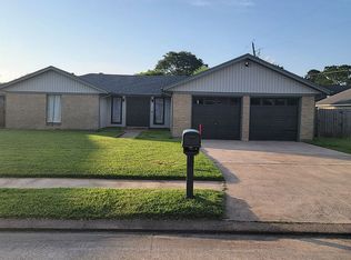 3167 Capitan Dr, Port Neches, TX 77651
