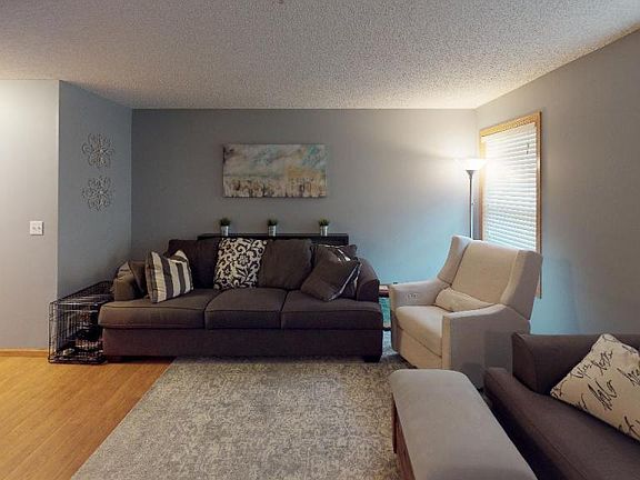 5th image of 815 Winsome Way NW