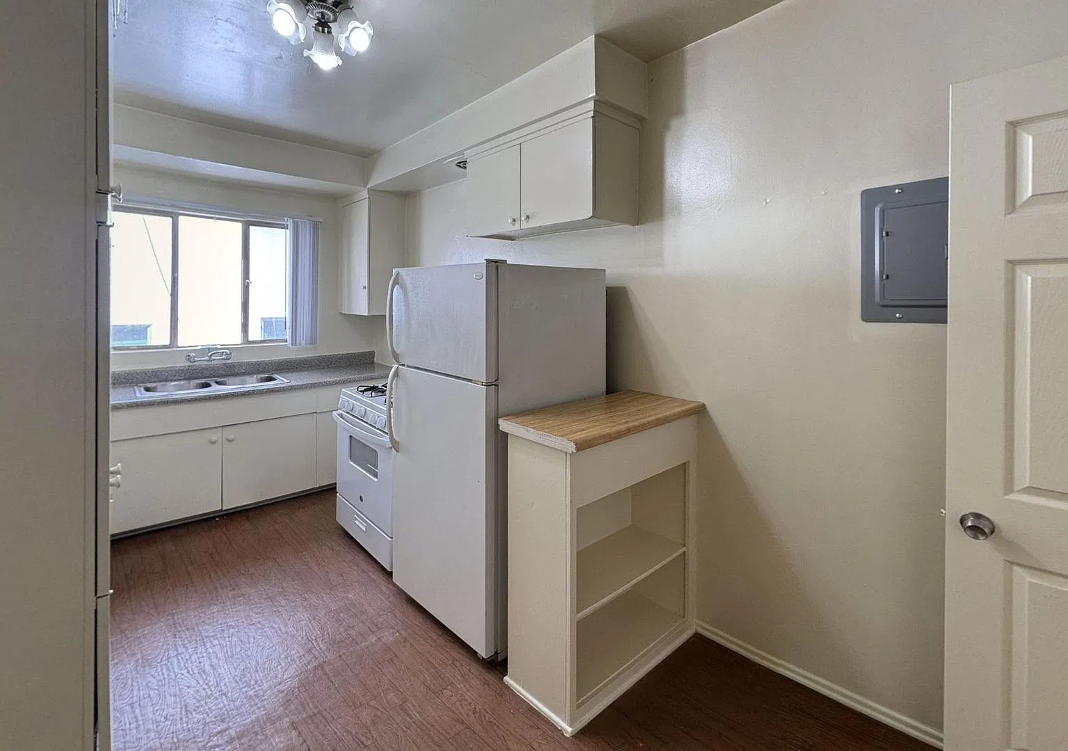 Charming Upper Studio - A Few Blocks To Santa Monica Beach! — Photo 2