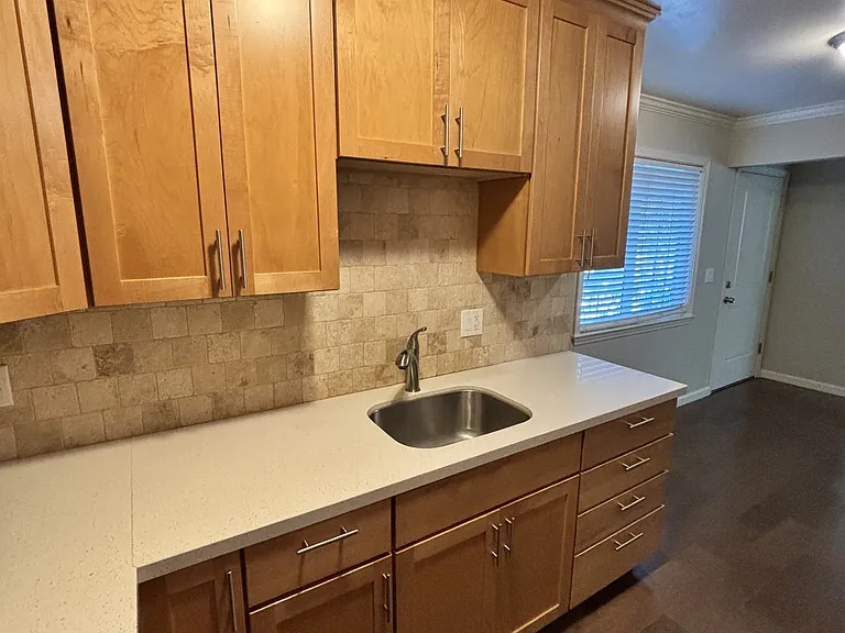 523 Poplar Ave #7 — Photo 9