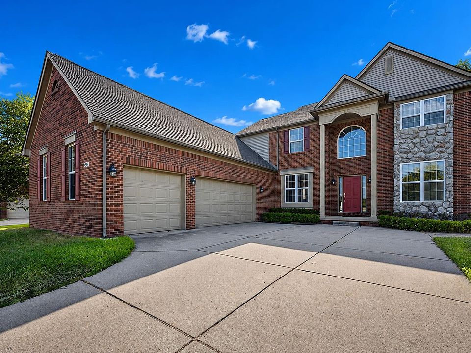 1st image of 699 Bay Pointe Dr