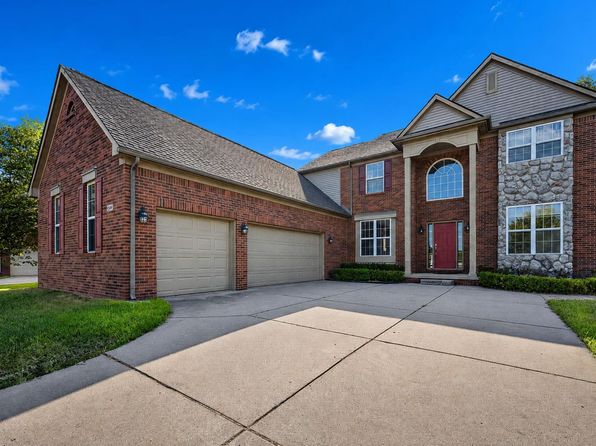 699 Bay Pointe Dr
