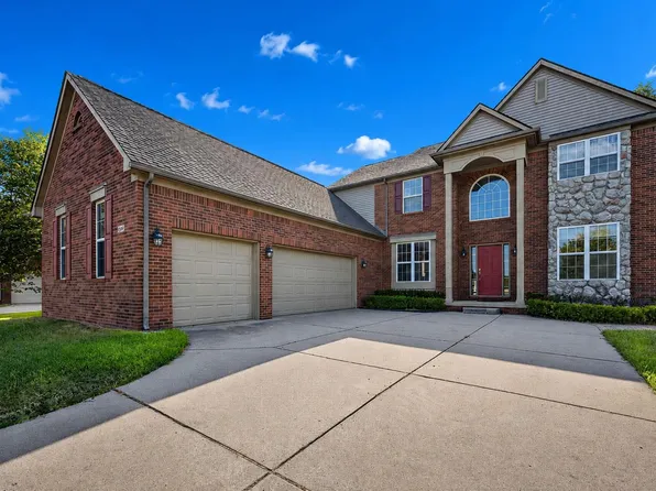 699 Bay Pointe Dr, Oxford, MI 48371