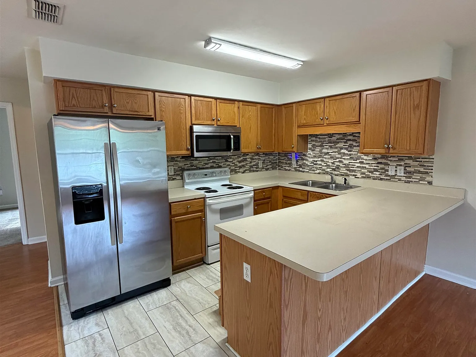 3 bed, 3.0 bath, 1520 sqft, $1,950 — Photo 4