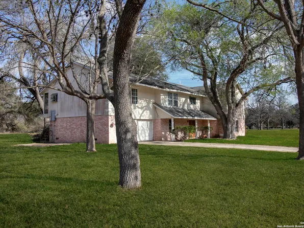 7 Glen Cove Dr, Seguin, TX 78155