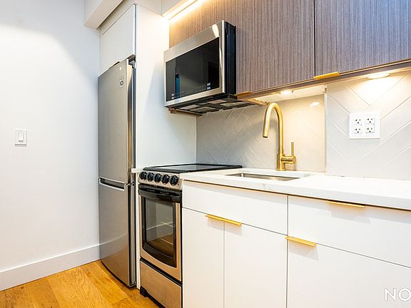 3rd image of 223 E 96th St #2X