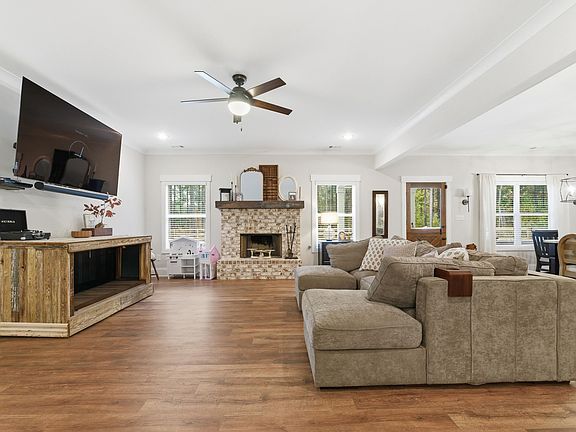 4th image of 2780 Indian Creek Rd