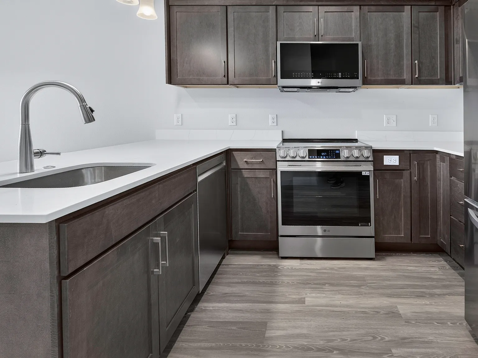 1 bed, 472 sqft, $2,400 — Photo 3