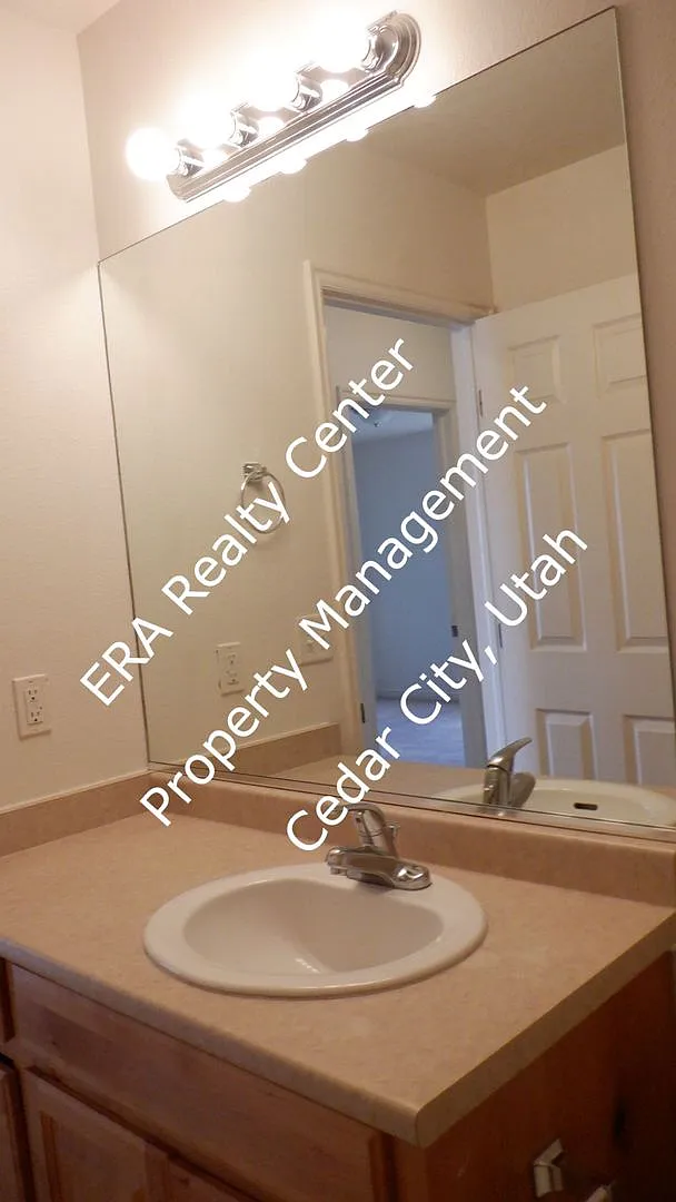 3 Bedroom, 2 Bathroom Twin Home — Photo 4