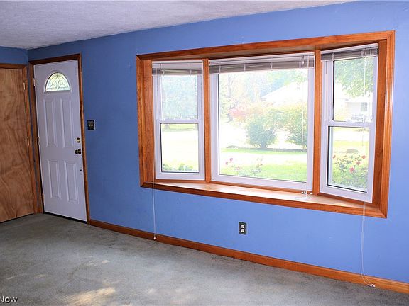 3rd image of 105 E Hale Dr