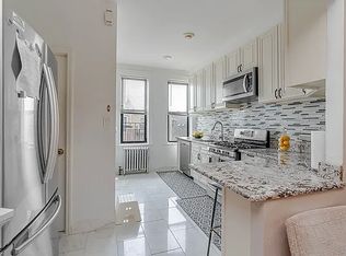 30-65 42nd St #R3, Astoria, NY 11103