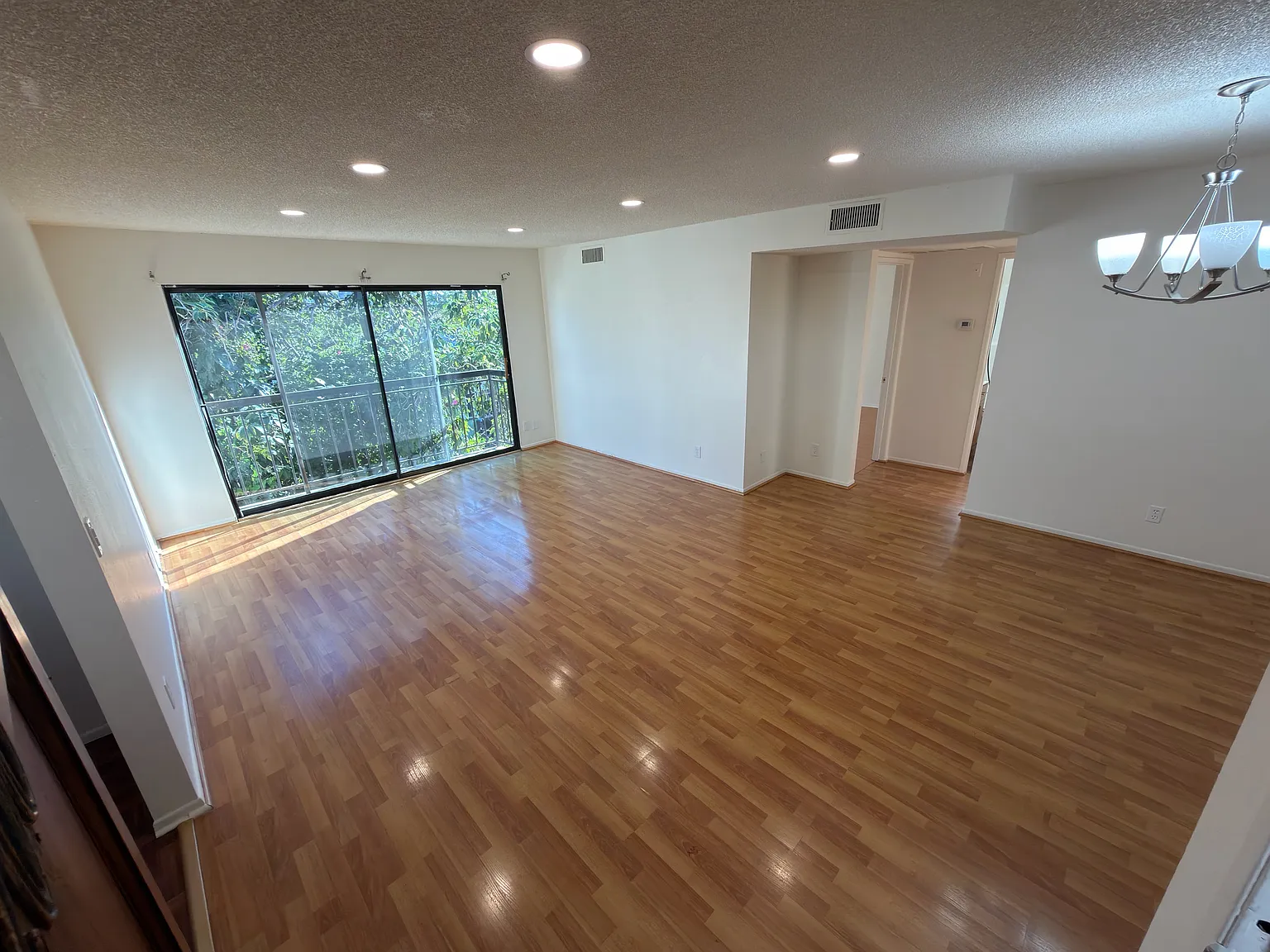 2 bed, 990 sqft, $2,695 — Photo 3
