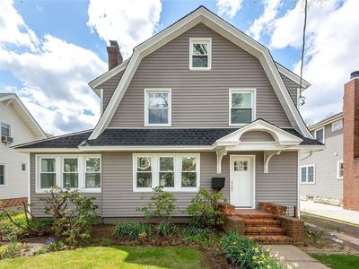 24 Walnut Avenue, Floral Park, NY, 11001