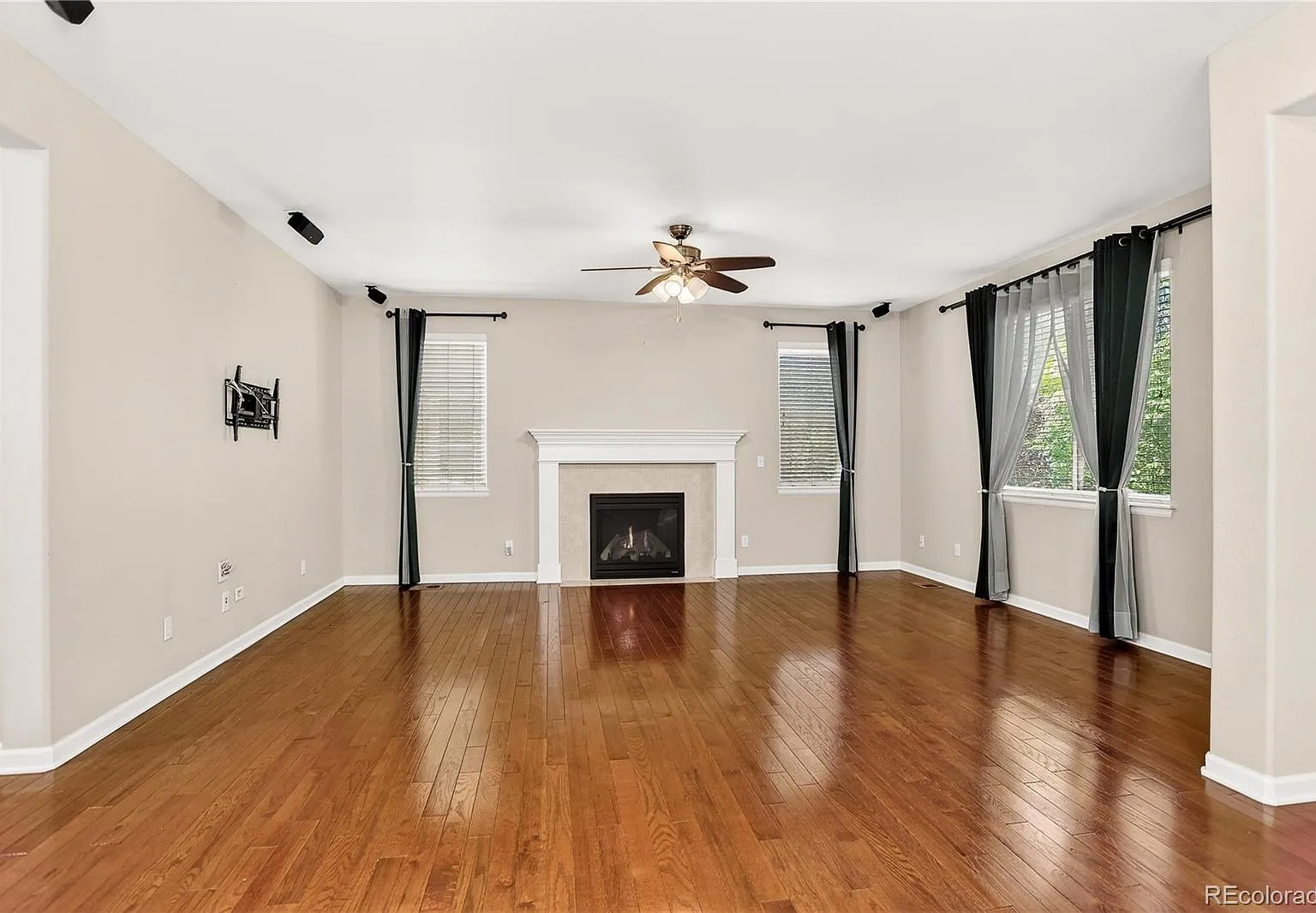 4 bed, 3.5 bath, 3042 sqft, $3,500 — Photo 1