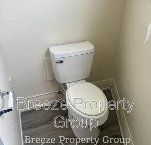 228 Langdon St — Photo 13
