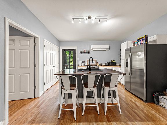 4th image of 105 McCafferty St
