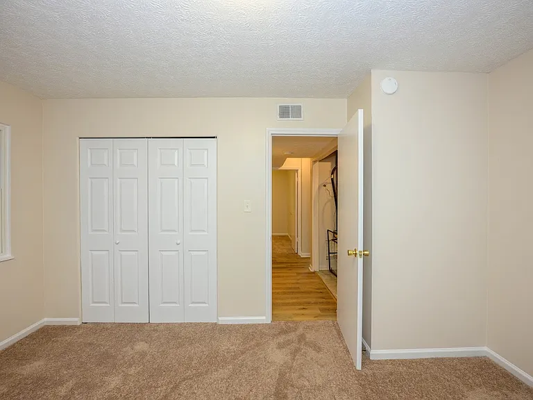 244 Pinewood Dr #4 — Photo 9