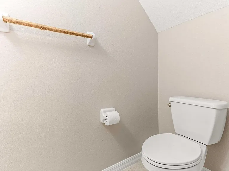 3326 Covered Bridge Dr W — Photo 19
