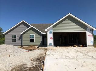 445 Kreisel Dr, Raymore, MO 64983