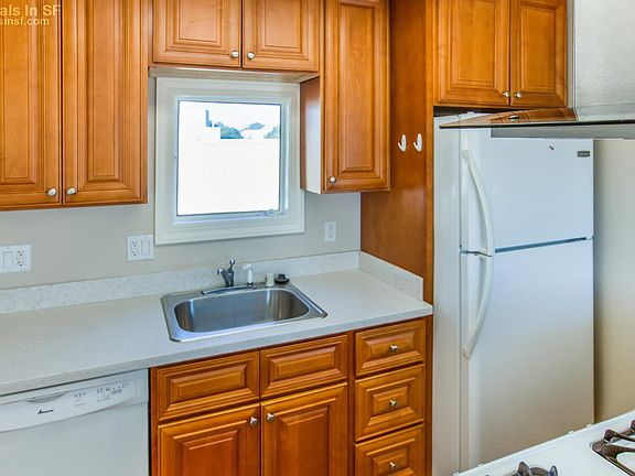 5th image of 985 Church St APT 6