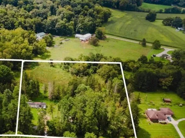 2 Millersburg Rd, Howard, OH 43028