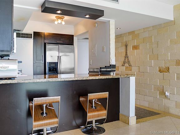 5th image of 2841 NE 163rd St APT 1108