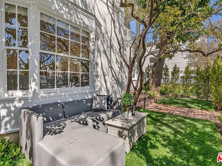 135 S Linden Dr — Photo 41