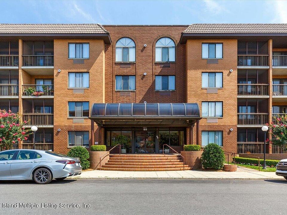 1st image of 95 Essex Dr APT 4E