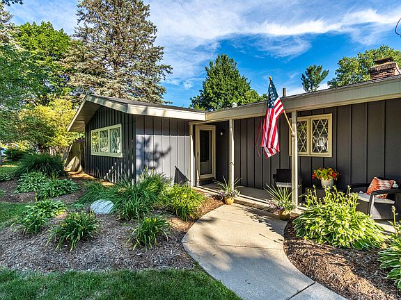 2nd image of 4506 Braeburn Dr SE