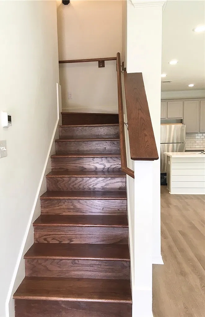 5 bed, 1999 sqft, $5,650 — Photo 2