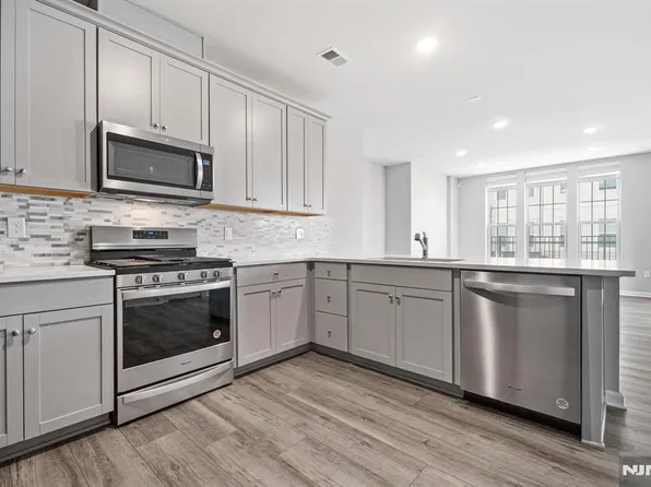2 Arnold Dr #5301, Wood Ridge, NJ 07075