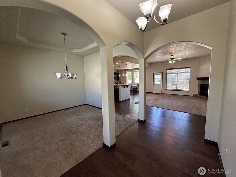2nd image of 5004 Boulder Way