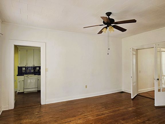 4th image of 1065 Sunset Dr